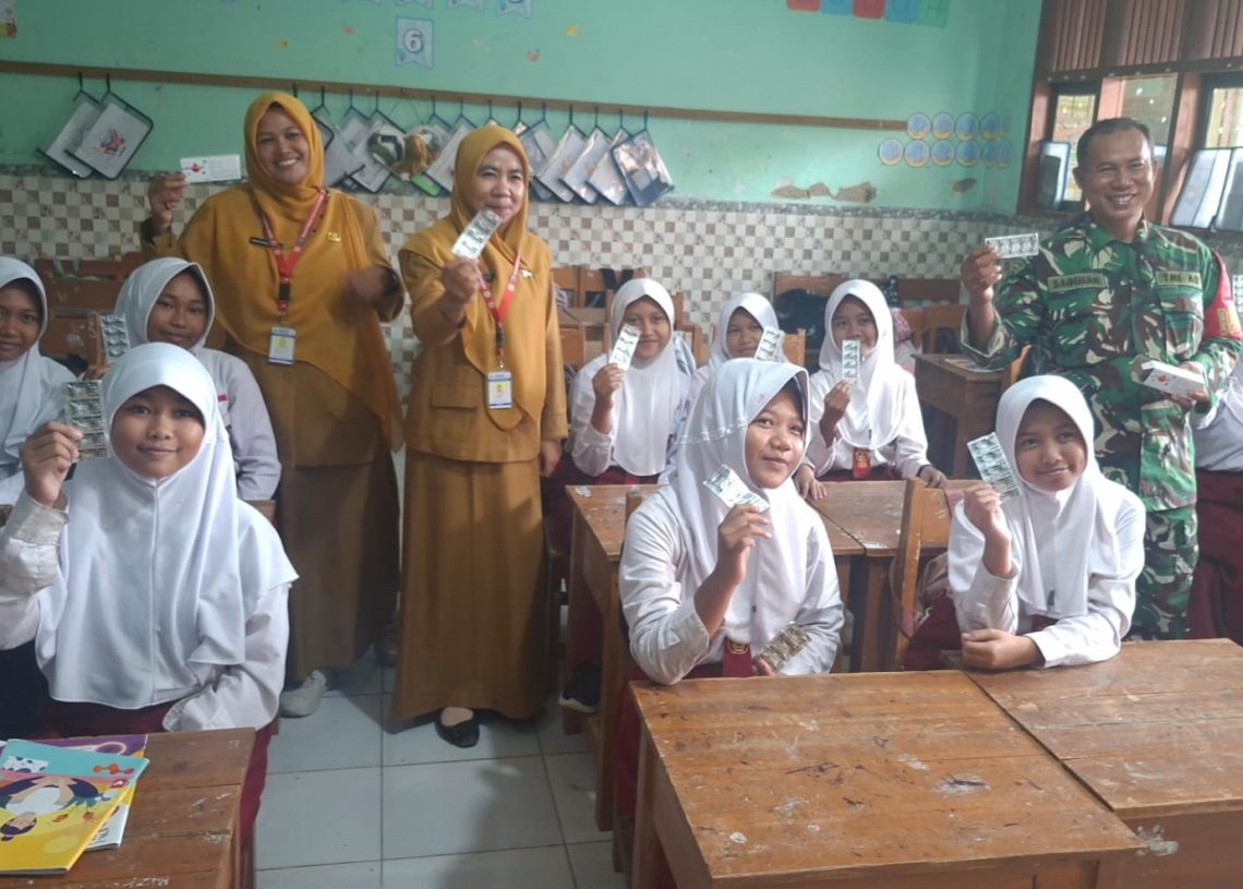 Dinkes Bersama Satgas TMMD 127 Brebes Gelar Pemberian TAF di SDN Cikuya 01