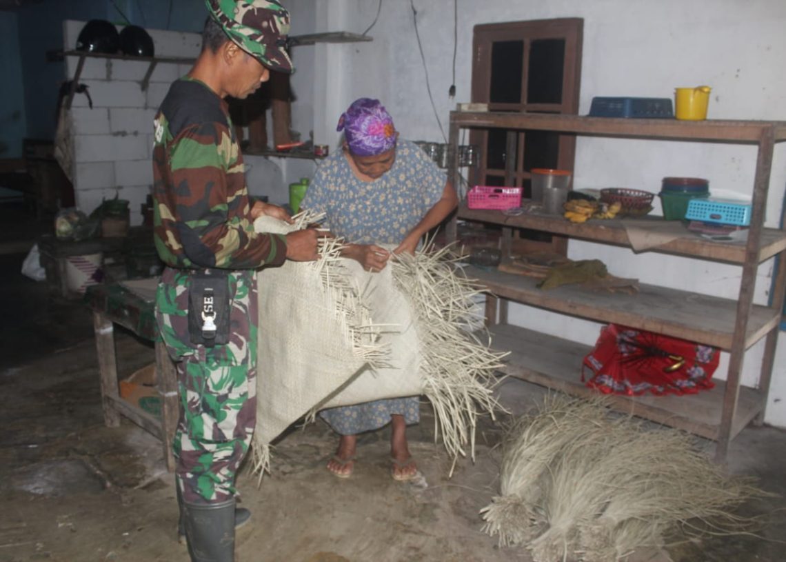 Anyaman di Ujung Jalan Harapan, Ketika Prajurit Menyapa, Asa pun Menyala