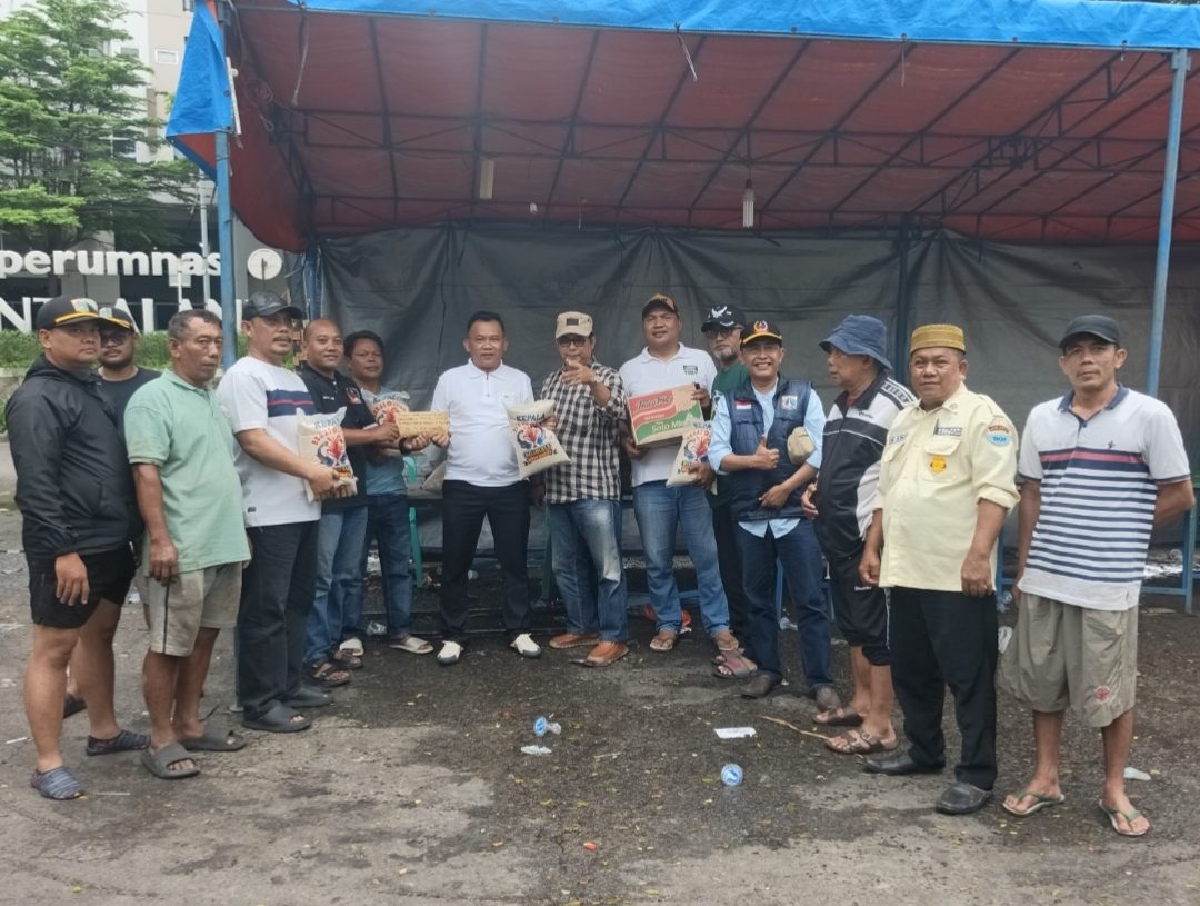 Forum RW Cengkareng Timur Salurkan Bantuan bagi Korban Kebakaran