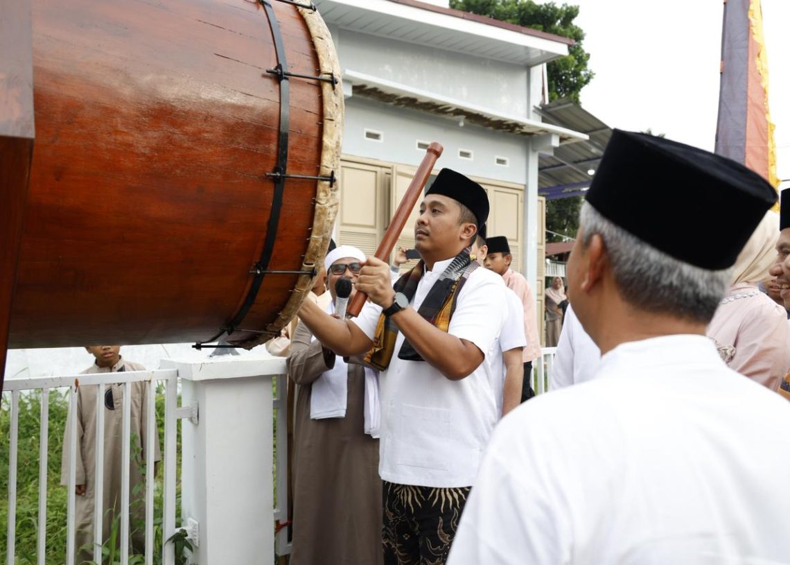 Wagub Vasko Apresiasi Kreativitas Warga Air Dingin Manfaatkan Kayu Bekas Banjir Jadi Tabuah Masjid