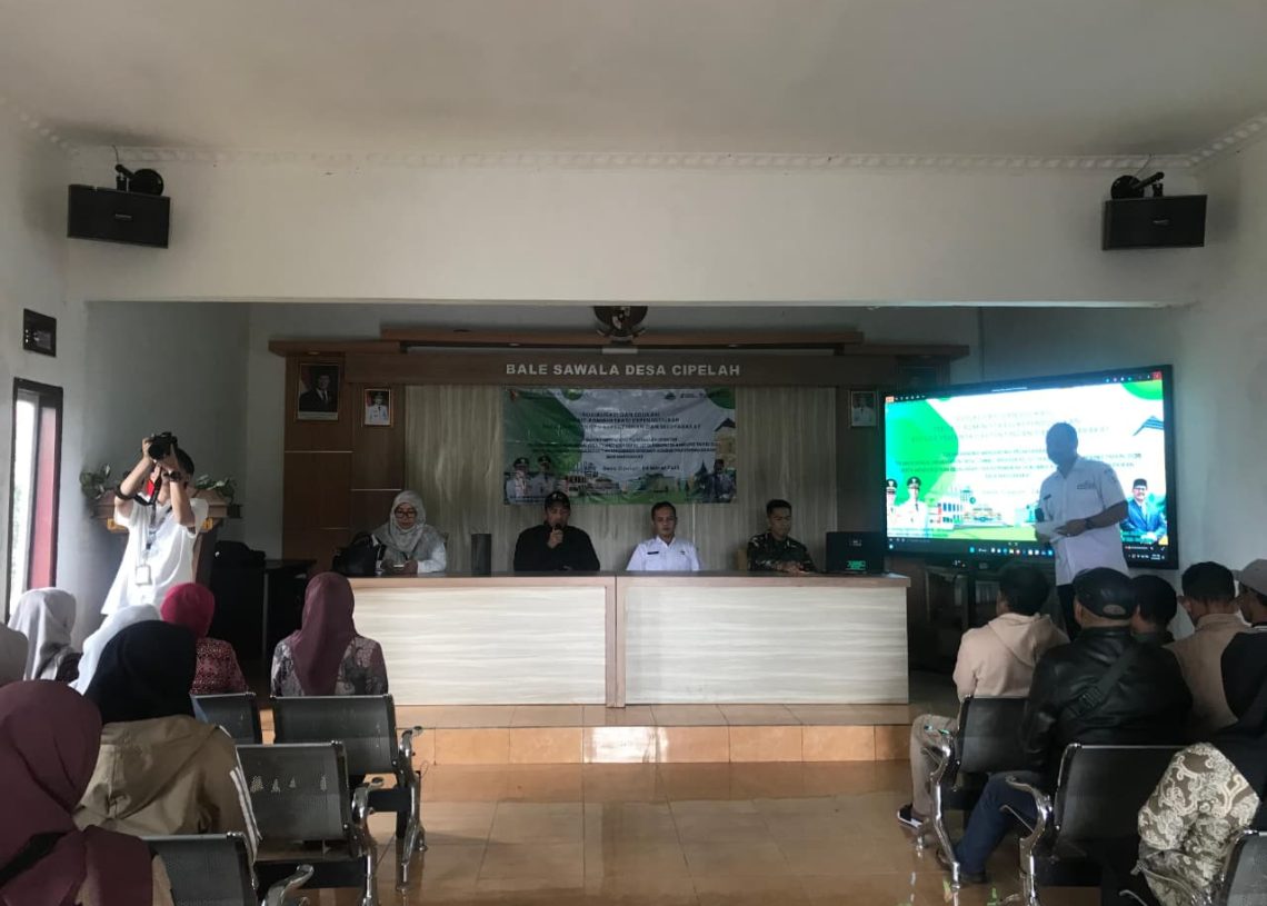 TMMD Ke-127 Kodim 0624/Kab. Bandung Gelar Sosialisasi Administrasi Kependudukan di Desa Cipelah