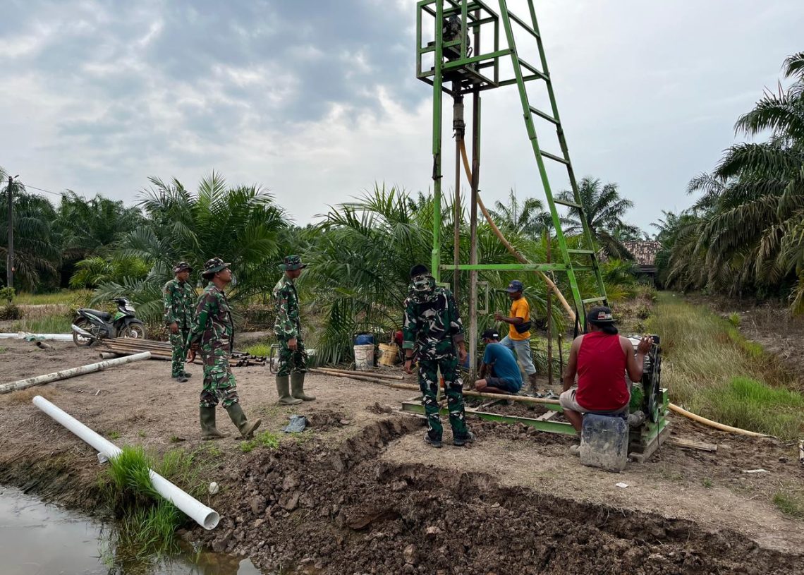 Satgas TMMD 127 Kodim 0430/BA Kejar Target Pembangunan Sumur Bor Titik ke-3 di Belakang Kantor Desa Wonosari