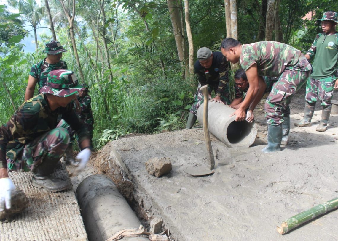 Mengalirkan Asa, Gorong-Gorong TMMD Satukan Akses Desa Somagede