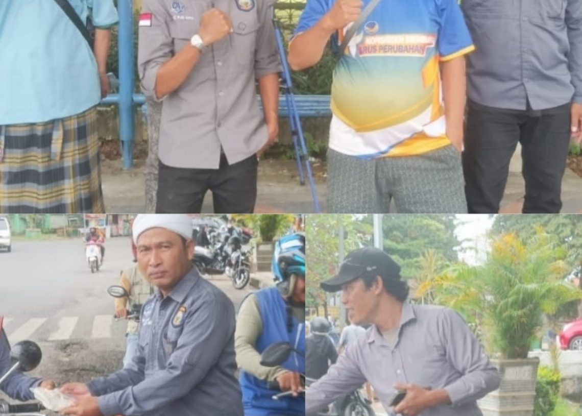 Jumat Berkah Ramadhan, DPC PJS OKU Berbagi Takjil untuk Pengendara dan Tukang Ojek