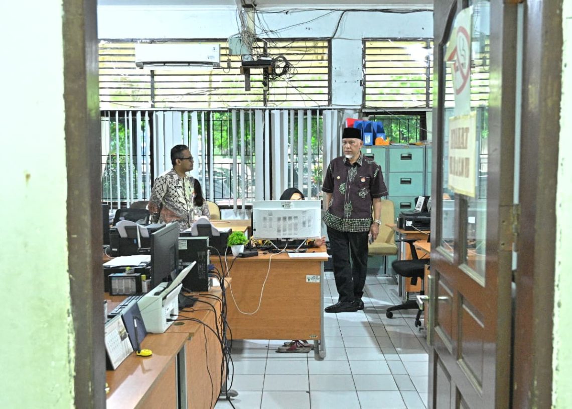 Sidak Ramadan, Gubernur Mahyeldi Pastikan Disiplin ASN Pemprov Sumbar Tetap Terjaga