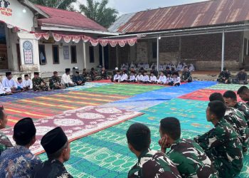 SATGAS TMMD 127 KODIM 0430/BANYUASIN BUKA PUASA BERSAMA MASYARAKAT DAN SEKOLAH TK-TPA HIDAYATUL QUR’AN DESA WONOSARI